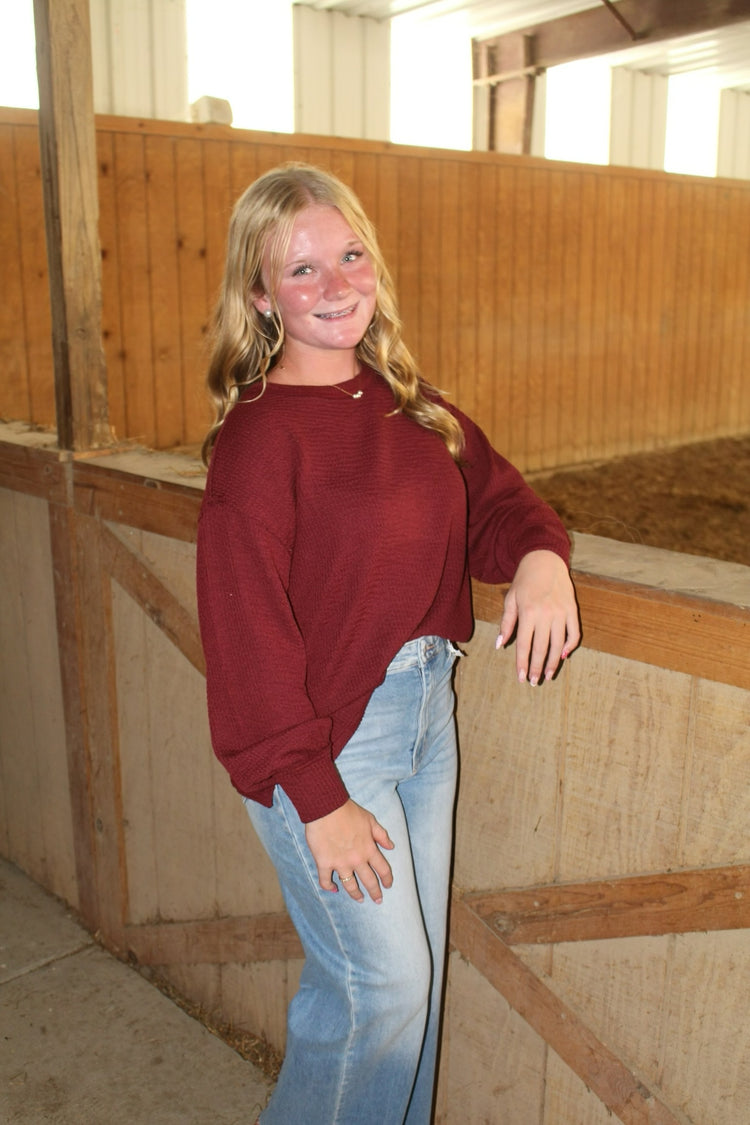 TEXTURED EXPOSED SEAM LONG EXTENDED SLEEVE KNIT TOP