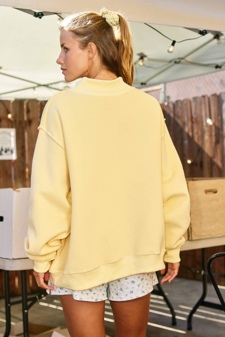 DILLY DALLY Mockneck Sweatshirt: Yellow