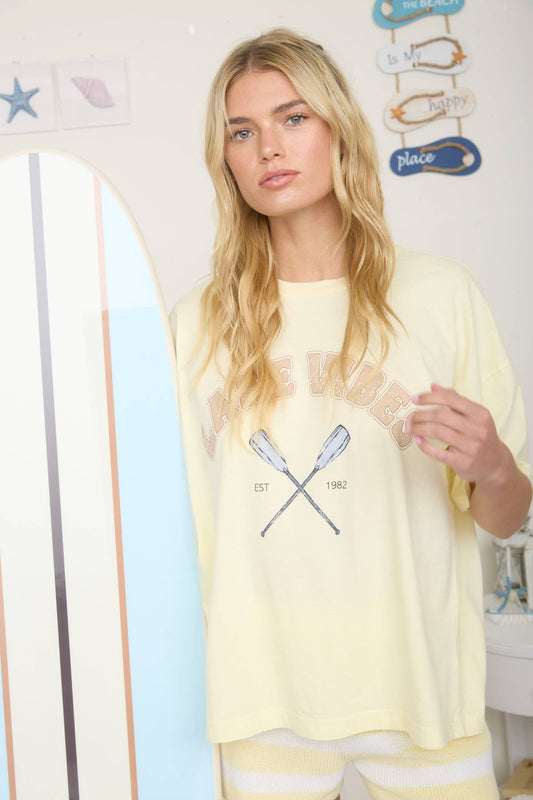 LAKE VIBES SHORT SLEEVE KNIT GRAPHIC T-SHIRT: BUTTER YELLOW