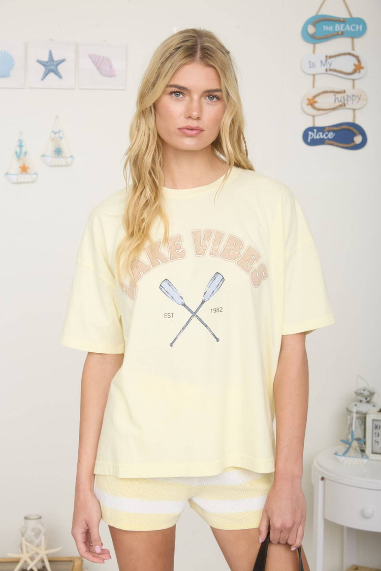 LAKE VIBES SHORT SLEEVE KNIT GRAPHIC T-SHIRT: BUTTER YELLOW