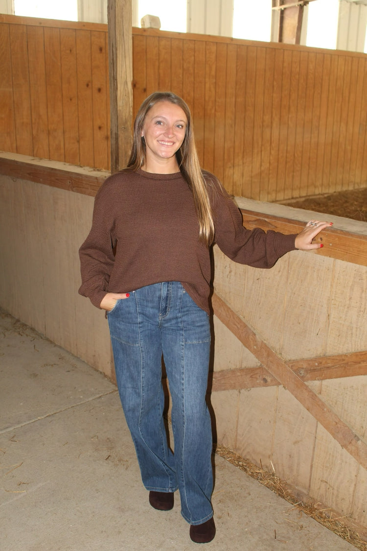 TEXTURED EXPOSED SEAM LONG EXTENDED SLEEVE KNIT TOP