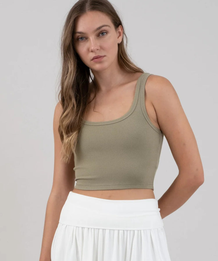 SCOOP NECK SLEEVELESS CROPPED KNIT TANK TOP