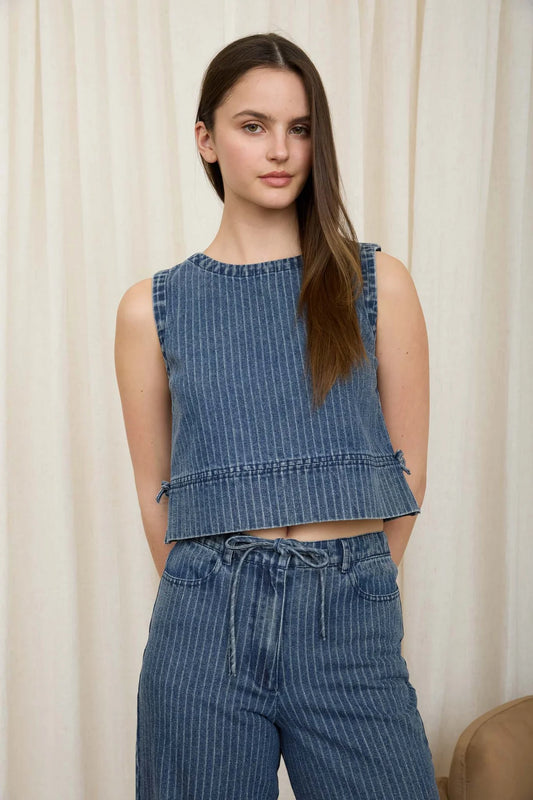 STRIPE WASHED DENIM SLEEVELESS SIDE TIE CROP TOP