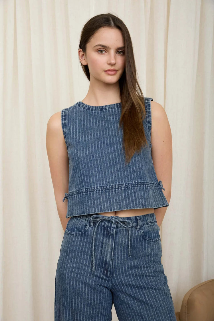 STRIPE WASHED DENIM SLEEVELESS SIDE TIE CROP TOP