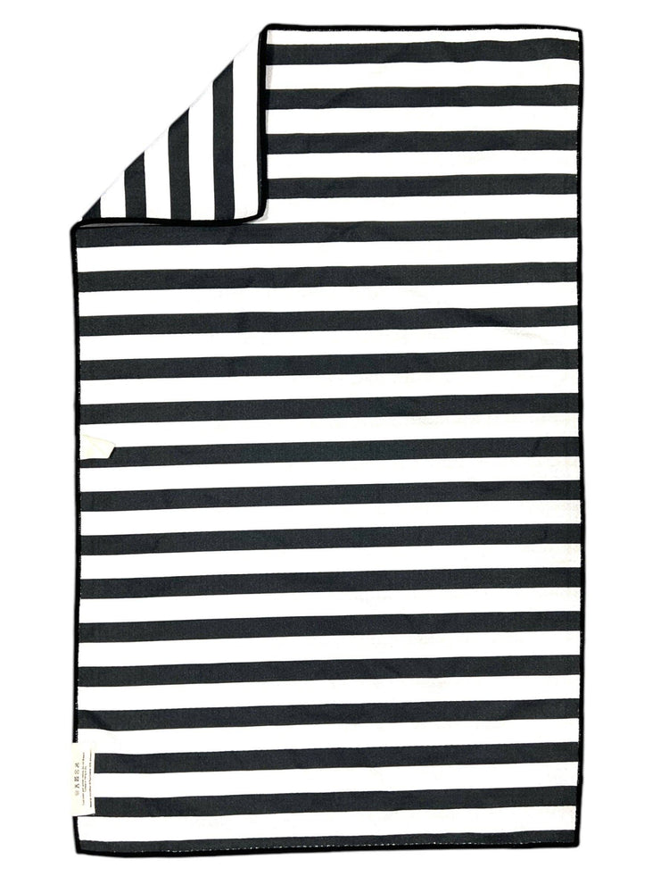 Betsy: Double-Sided Hand Towel: Black/White / 17x27 in / Hand Towel
